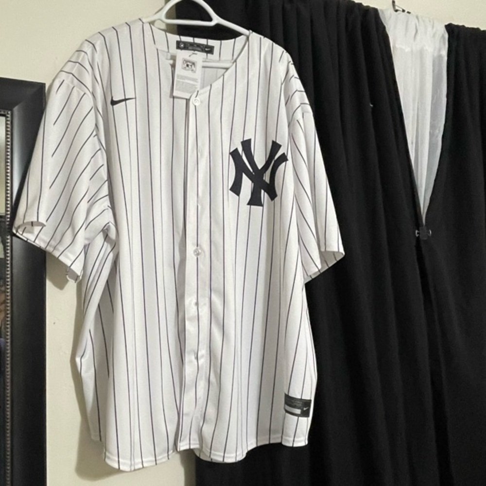 Nike White and Black Striped Men's Jersey